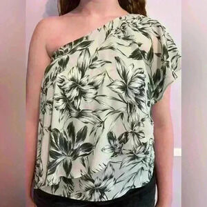 Banana Republic off the‎ shoulder top